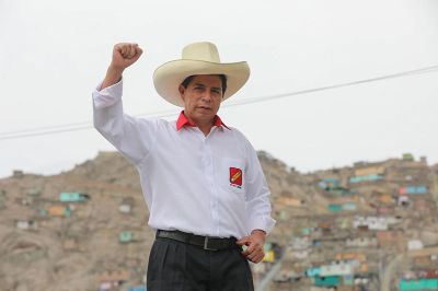 Pedro Castillo, el candidato de "Perú Libre" (izquierda radical), se alzó sorpresivamente con el primer lugar.