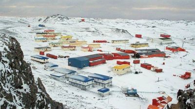 "La nueva Constitución debiera declarar que el Territorio Chileno Antártico constituye un territorio especial a efectos de su gobierno y administración", sostiene el académico.