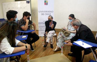 Funcionarias y funcionarios del Municipio de Santiago fueron parte del taller sobre gobernanza local e interculturalidad focalizado en temas de racismo y migraciones.
