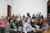 El lanzamiento contó con gran asistencia de público, quienes repletaron la sala del MAC.  