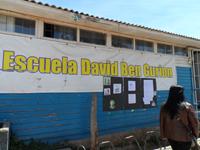 La escuela David Ben Gurión del cerro Las Cañas es dirigida por la profesora María de los Ángeles Guerrero, quien expresó su alegría por este aporte.