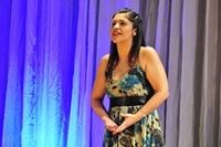 La soprano Yaritza Véliz, ganadora de "Mujeres en la Música", versión chilena 2014.