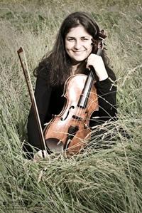 Carola Fredes en la viola se presentará junto a Jorge Pepi en el GAM en el primer concierto del año. 