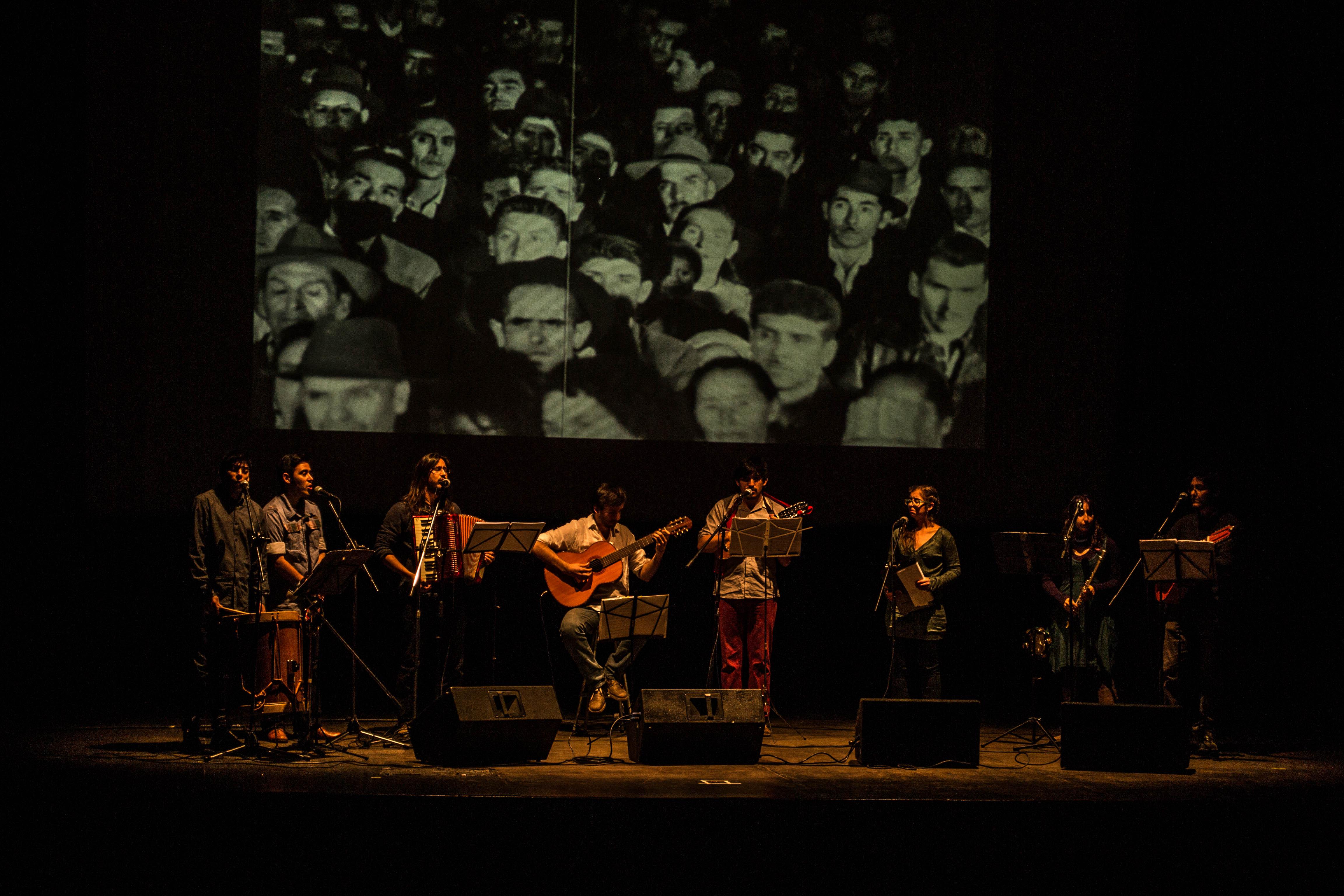 Los versos del poeta y su discurso artístico, poético y social, son fuente de inspiración para el conjunto compuesto tanto por estudiantes y egresados(as) de la Facultad de Artes y de la U. de Chile.