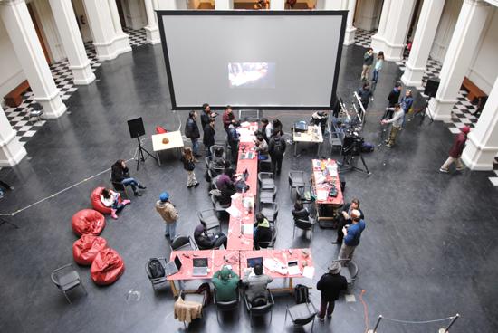 "Este año el Seminario de Artes Mediales busca reflexionar sobre la noción de Postdigital, atendiendo a los procesos, experiencias y creación, que enfrentamos en el día a día",explica Daniel Cruz.