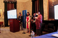 Francisco Huichaqueo, Soledad Falabella, María Huenuñir y Mabel Farias, los chilenos que realizaron performance sobre Gabriela Mistral en Nueva York.