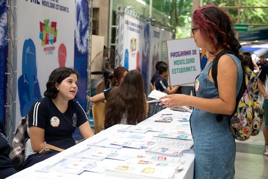 El objetivo de esta actividad es orientar a los jóvenes a tomar una decisión informada sobre su futuro académico