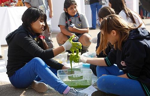 La participación de la Universidad de Chile en la Semana de Educación Artística es parte de su compromiso con la democratización del acceso al arte y la cultura.