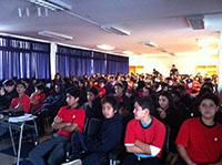 El académico Francisco Sanfuentes y la docente Karina Román, fueron invitados al Centro Educacional Mariano Egaña (centro técnico profesional en la foto) ubicado en la comuna de Peñalolén.