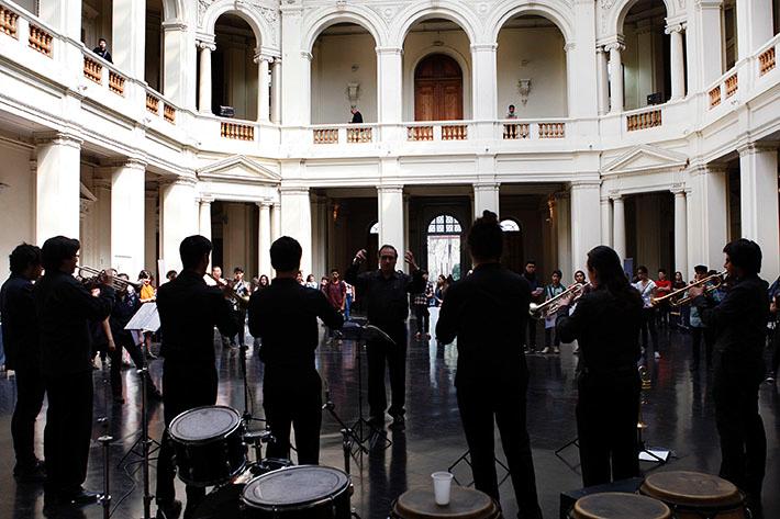 "Ensamble de Trompetas", agrupación de la Facultad de Artes, fue parte de la jornada de difusión que incluyó presentaciones artísticas, stand informativos y charlas.