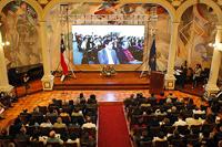 En la Casa Central de la U. de Chile se realizó la ceremonia en que se reconoció a 184 académicos de esta Casa de Estudios, entre ellos, nueve académicos de la Facultad de Artes.