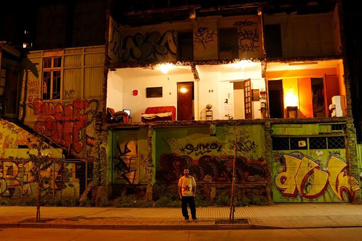 Cristian Rodríguez, fue invitado a participar en el proyecto "Black Matter" gracias a sus obras activan el espacio urbano que habitan.