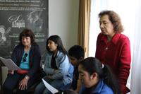 La académica del DMUS, prof. Ximena Matamoros, también participó junto a tres de sus estudiantes en esta iniciativa (Fotografía: Sergio Trabucco).