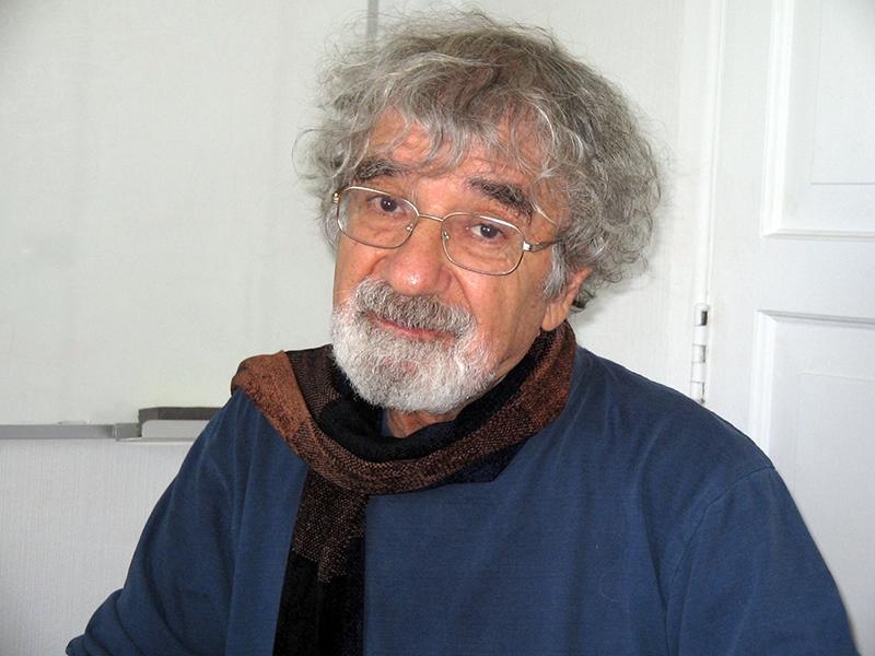 Humberto Maturana, biologo y Premio Nacional de Ciencias 1994, es el tercero en la triada de este conversatorio.