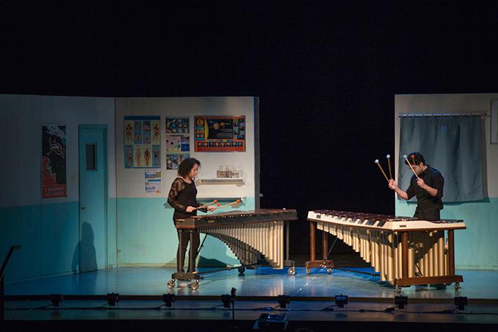 Durante la ceremonia, se presentó el dúo de marimbas "Ekos Dúo", integrado Natalia Canales e Ignacio Arancibia, estudiantes de la Cátedra de Percusión del Prof. Miguel Zárate. 