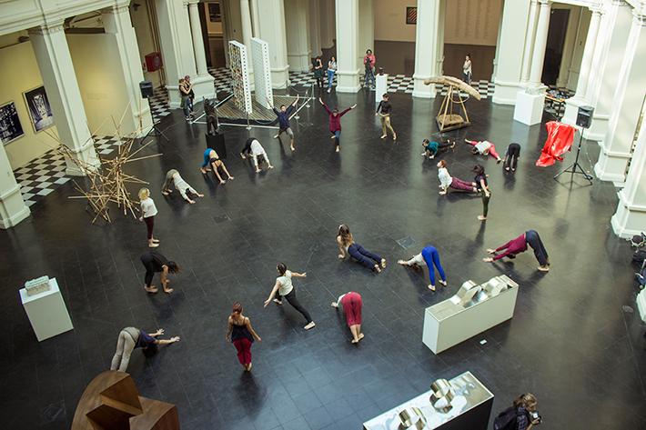 "La idea de llevar la danza al MAC obedece a la necesidad de pensarnos desde la danza", afirma la académica Nuri Gutés.