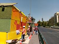 El mural que da con la Casa de Bello fue trabajado con un collage de gráfica urbana, que según Carlos Gómez, puso énfasis en el "tesoro cultural que implica la consolidación del Archivo Central", dijo