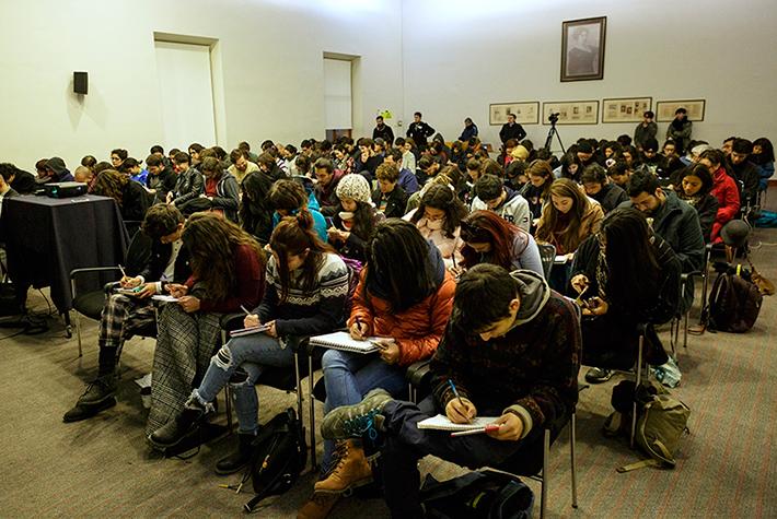 La primera charla, denominada "Phonurgia", se realizó el martes 12 de junio en la Sala Eloísa Díaz de Casa Central.