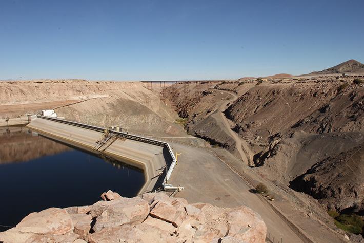 "Este proyecto surge a partir de la relación del agua, el cobre y la electricidad, de la cual emergen las nociones de energía, resistencia y conductividad" dijo.