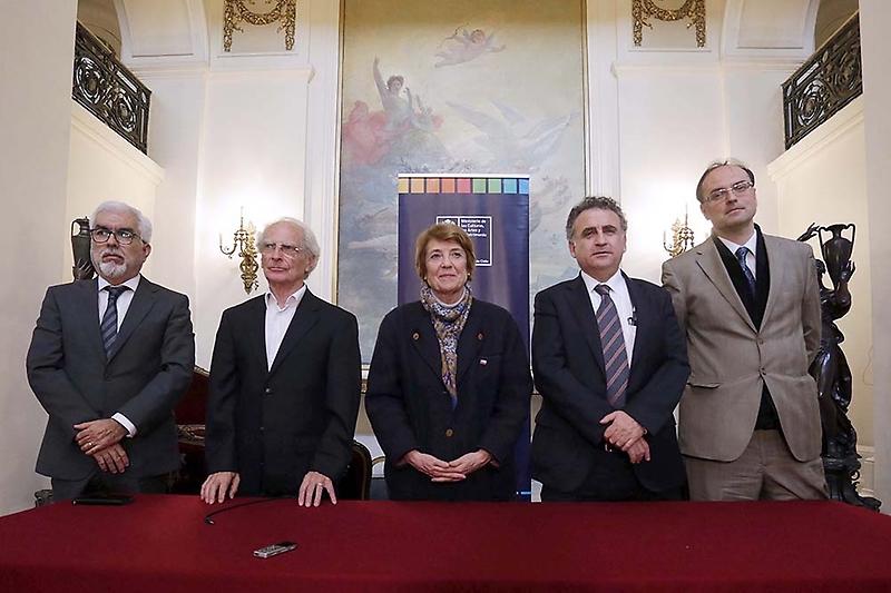 El jurado, presidido por la ministra Consuelo Valdés, eligió por decisión unánime la entrega del Premio Nacional de Artes Musicales a Juan Allende Blin.