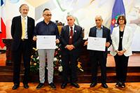 Héctor Ponce y Jaime Cordero, académicos de los departamento de Teatro y de Teoría de las Artes, son los profesores de la Facultad de Artes reconocidos como Mejor Docente de Pregrado 2019.