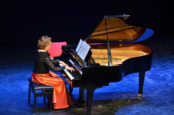 El Departamento de Música (DMUS) de la Universidad de Chile por primera vez se sumará al Día del Patrimonio con el concierto "Pioneras: Mujeres de la música chilena".