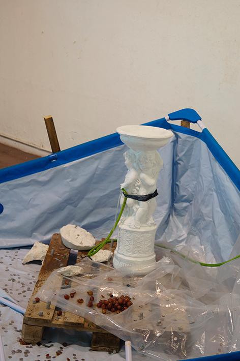 La exposición de los estudiantes de dibujo "Cámara de vigilancia apagada", se inaugura este martes 9 de julio a las XX horas en la Sala Juan Egenau, ubicada en Las Encinas 3370, Ñuñoa.