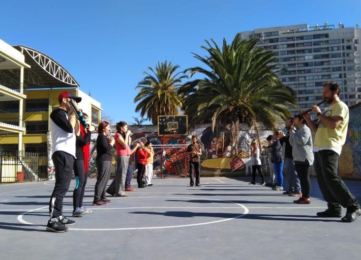 En el "Taller de movimiento corporal y sonido: Arqueología del gesto" participaron académicos/as del Departamento de Danza.