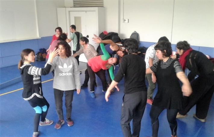 El taller puso en diálogo la danza contemporánea y conocimientos ancestrales de pueblos originarios y culturas mapuche y tiahuanaco.