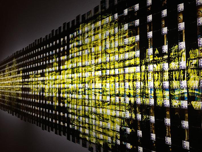 "Convergente" se titula la exposición que reúne a jóvenes artistas visuales de distintas escuelas artísticas de Chile en la Sala de Arte CCU. 
