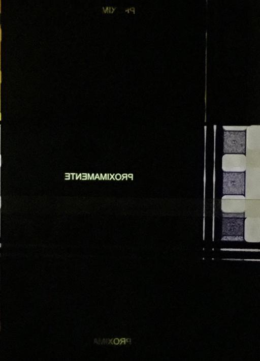 En esta muestra el DAV está representado por la egresada y actual ayudante del Taller de Textil, Dhara Linsambarth, a través de su obra "f (fotogramas) = 1/T (s), 1FPS".