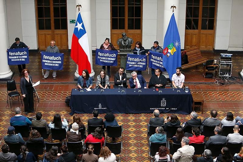 En el Patio Domeyko de Casa Central se realizó el primer encuentro triestamental convocado por el Comité de Coordinación Institucional de nuestro plantel.