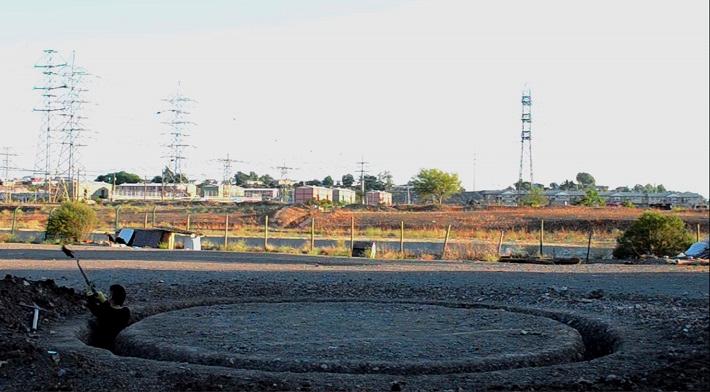 Obra "Excavación de una circunferencia sobre la tierra" de Rocío López.