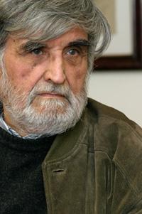 "Es un premio a toda una manera de mirar el mundo, no sólo en Chile", señaló Guillermo Núñez, Premio Nacional de Artes 2007.