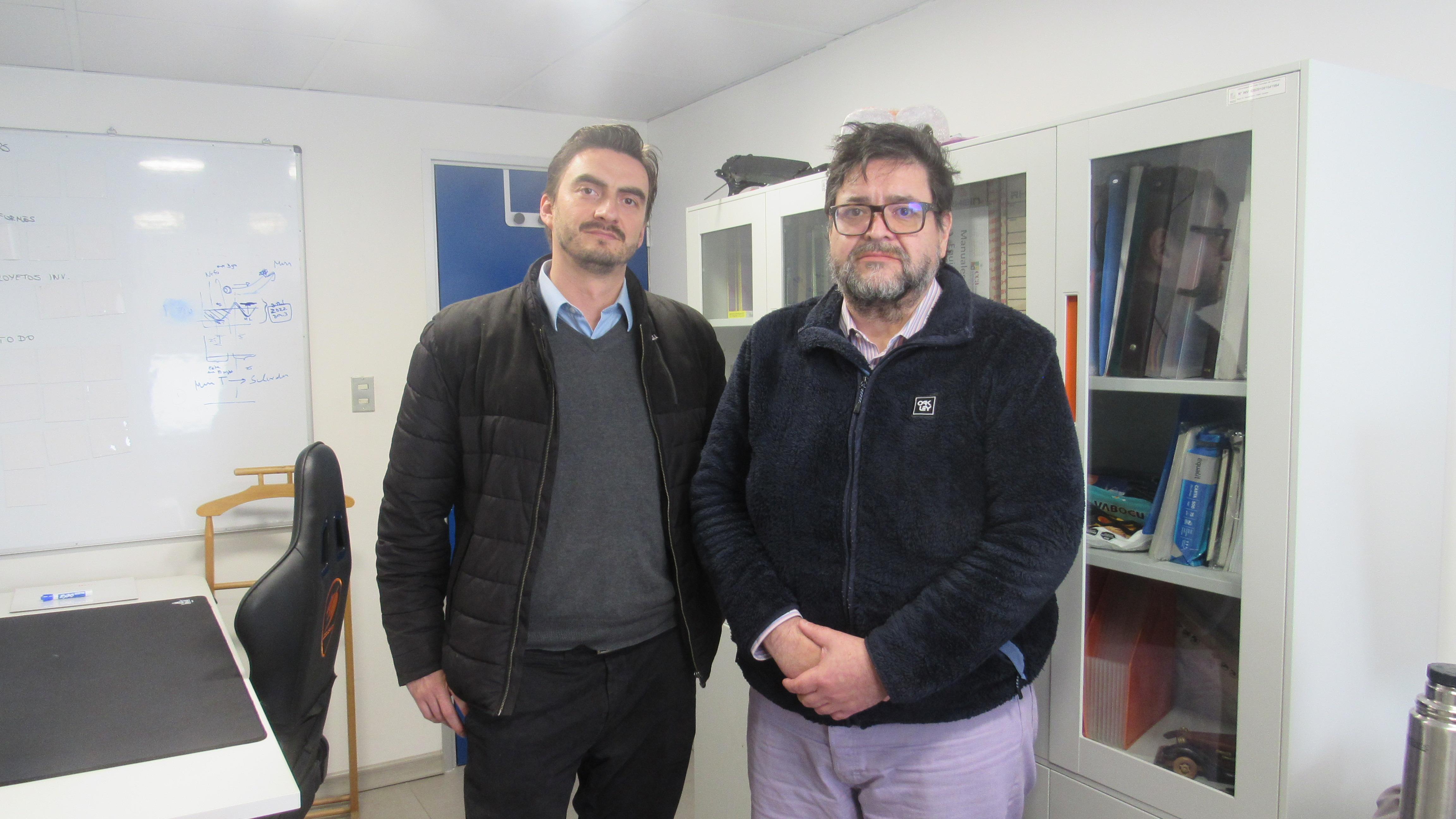 Prof. Dr. Richard Toro, Prof. Dr. Manuel Leiva, académicos del Departamento de Química de la Facultad de Ciencias de la Universidad de Chile.