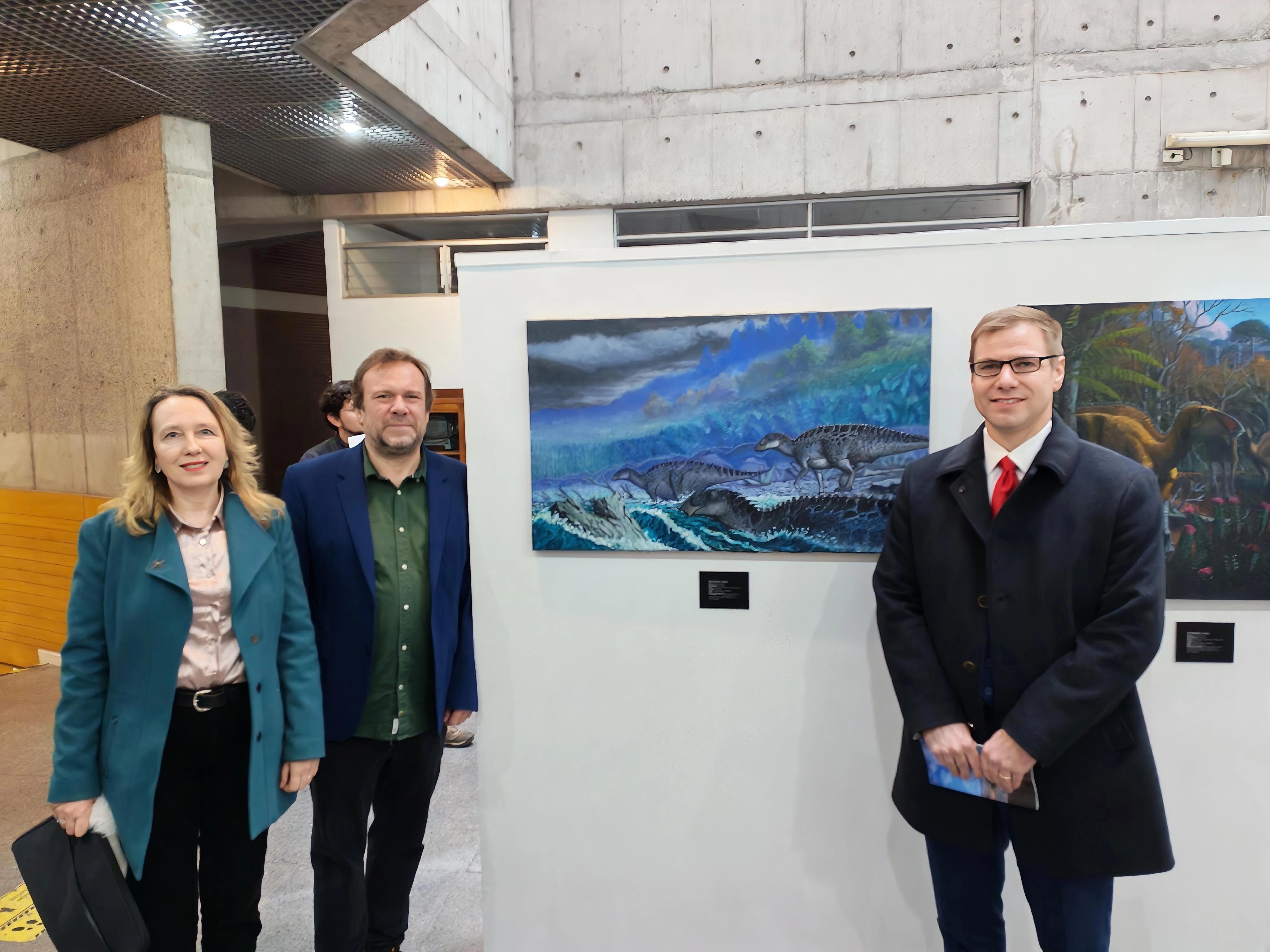 Dra. Claudia Stange, Directora del Departamento de Biología; Dr. Alexander Vargas, académico del Departamento de Biología y el Dr. Robert Auffarth, Vicedecano de la Facultad de Ciencias