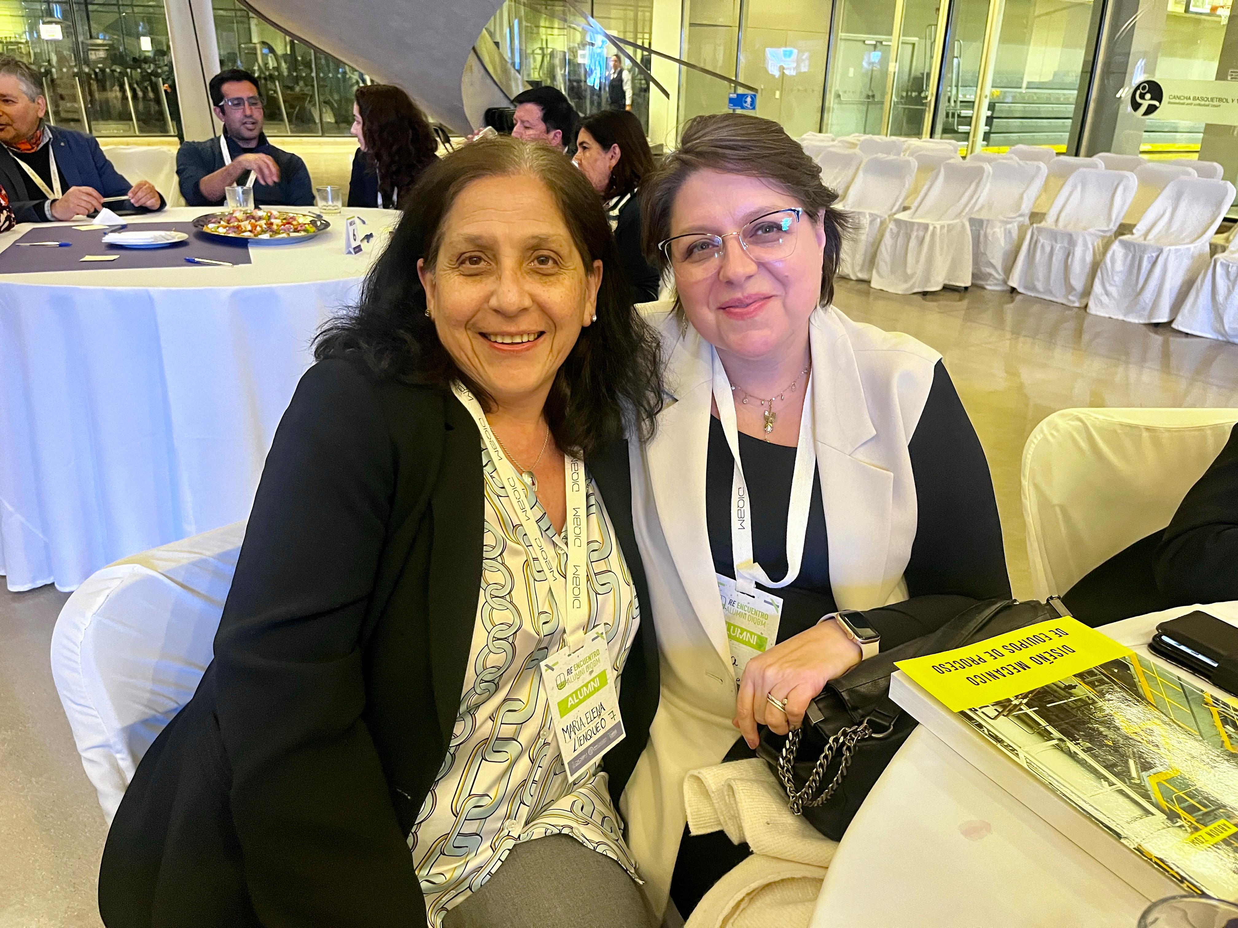 María Elena Lienqueo y Cecilia Peschke, ex alumnas DIQBM.