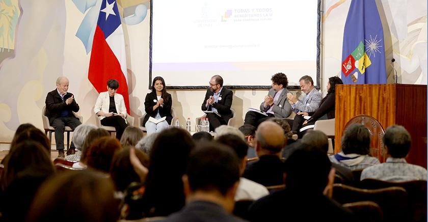 La presentación del proceso se realizó ante representantes de toda la comunidad universitaria.