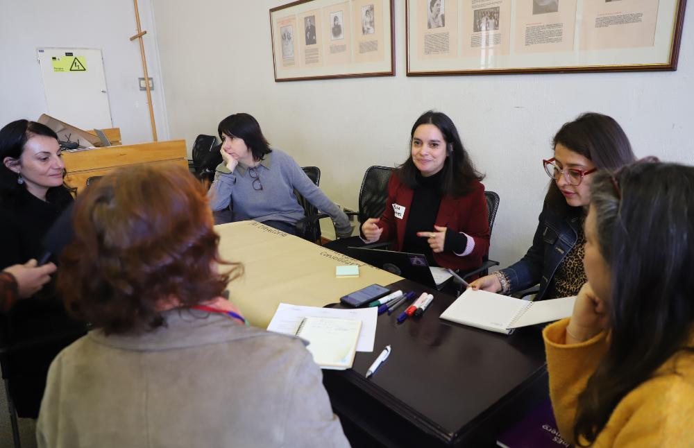 El documento, creado desde el Proyecto InES Género de la Vicerrectoría de Investigación y Desarrollo, propone una serie de recomendaciones para incorporar la perspectiva de género dentro de los procesos de fondos concursables internos