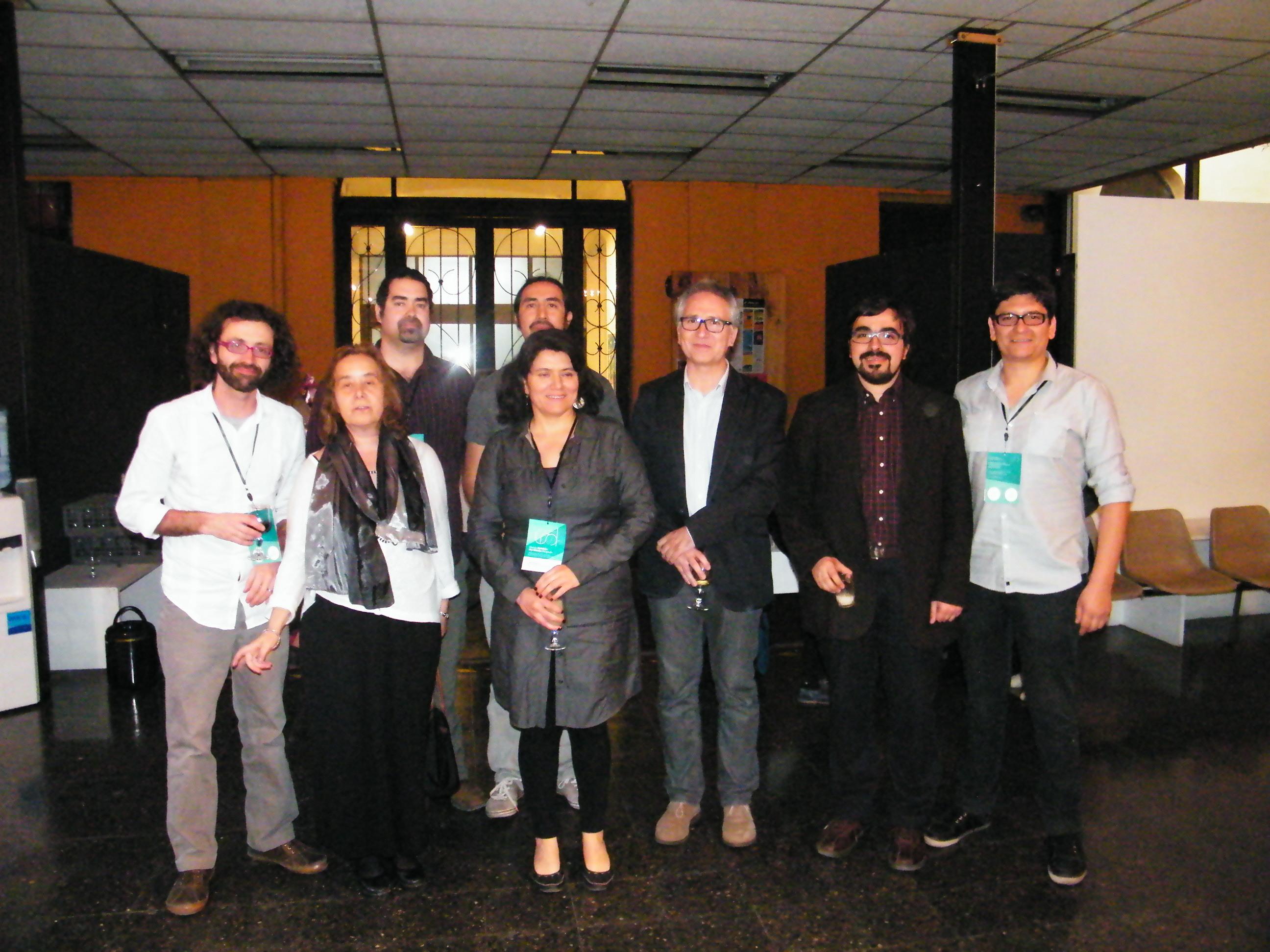 Decana Marcela Pizzi junto a equipo del INVI en inauguración de la conferencia