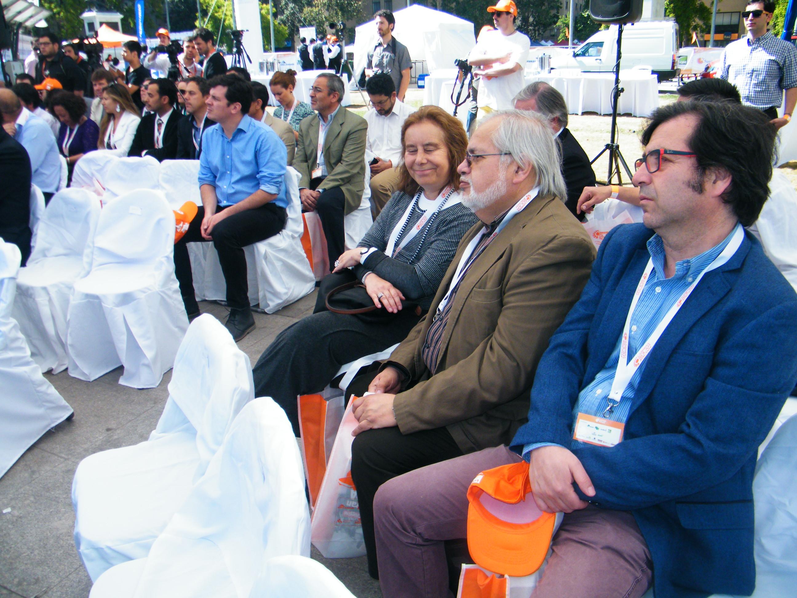 Autoridades de la FAU en ceremonia de lanzamiento