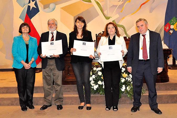 Vicerrectora Rosa Devés, José Saavedra, Verónica Ode, María Victoria Soto y Rector Vivaldi.