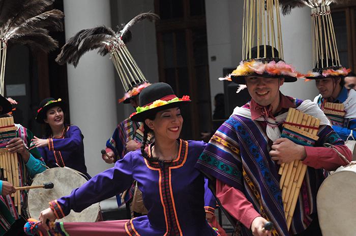 Presentación de Ballet Folklórico Antumapu en apertura del Simposio.