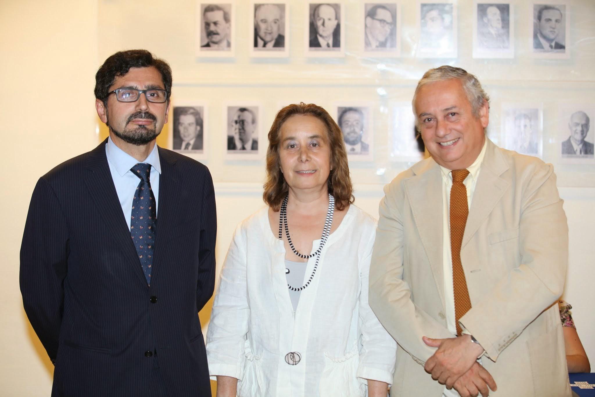 Director Jurídico Roberto La Rosa, Decana Marcela Pizzi y Vicedecano Rubén Sepúlveda.