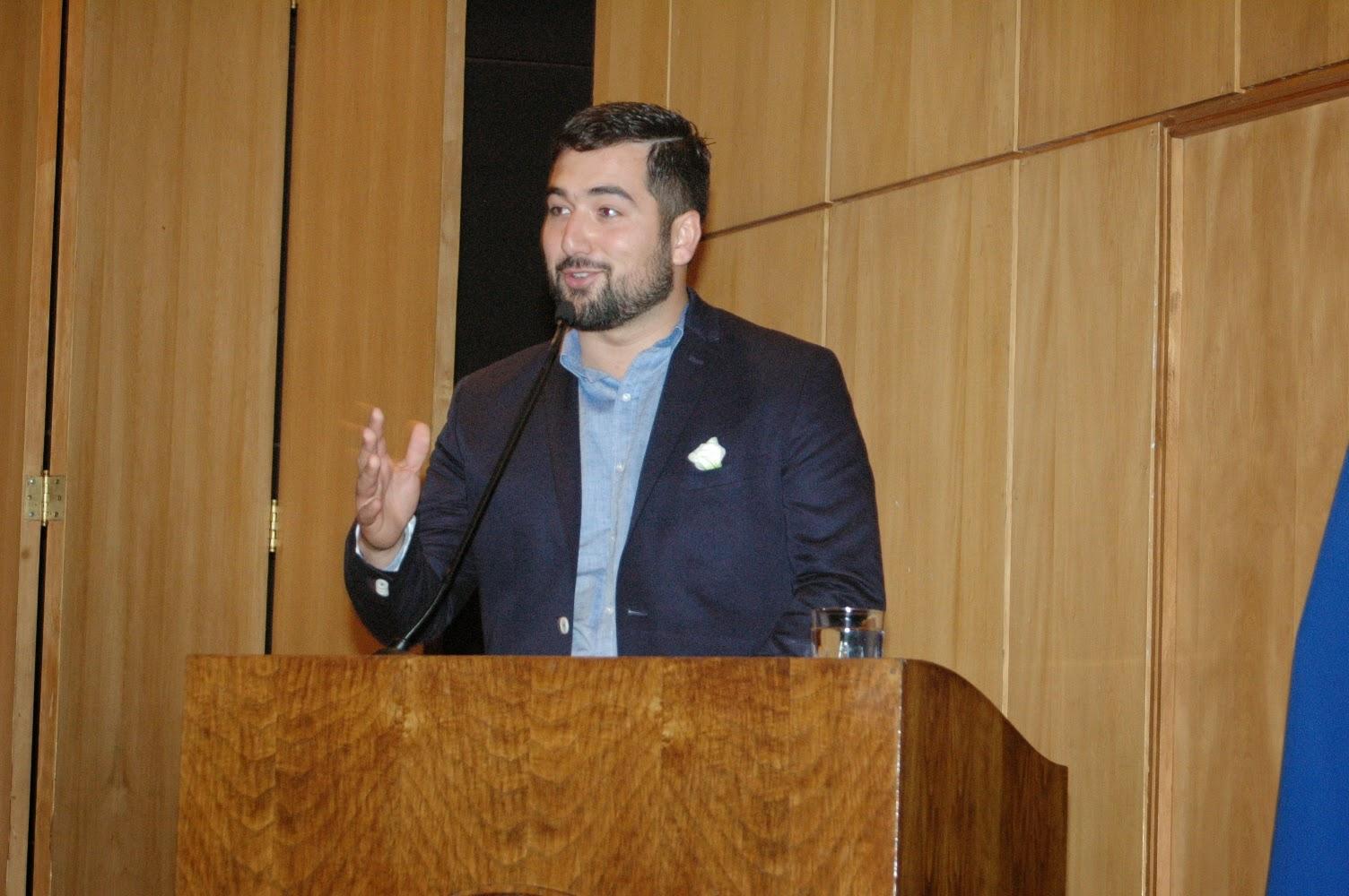 Felipe López Taverne, hablando a nombre de titulados de Arquitectura.