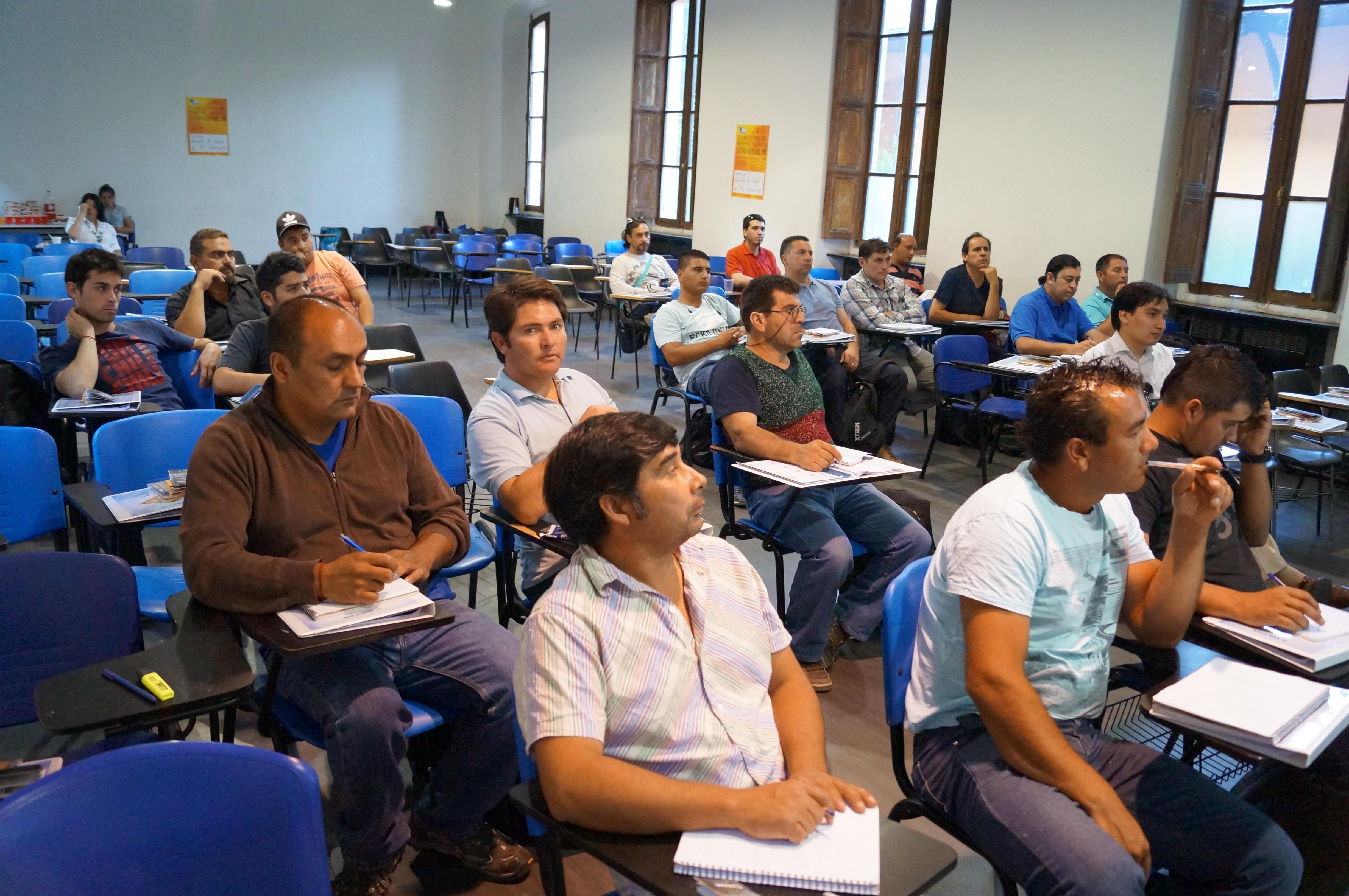 Alumnos de la ENOC en el curso