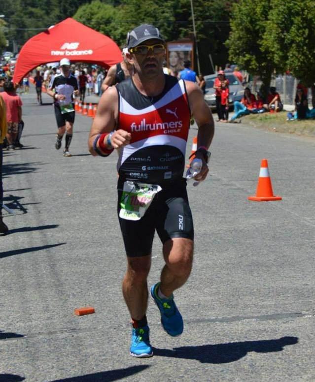 Profesor Izquierdo compitiendo en el IronMan