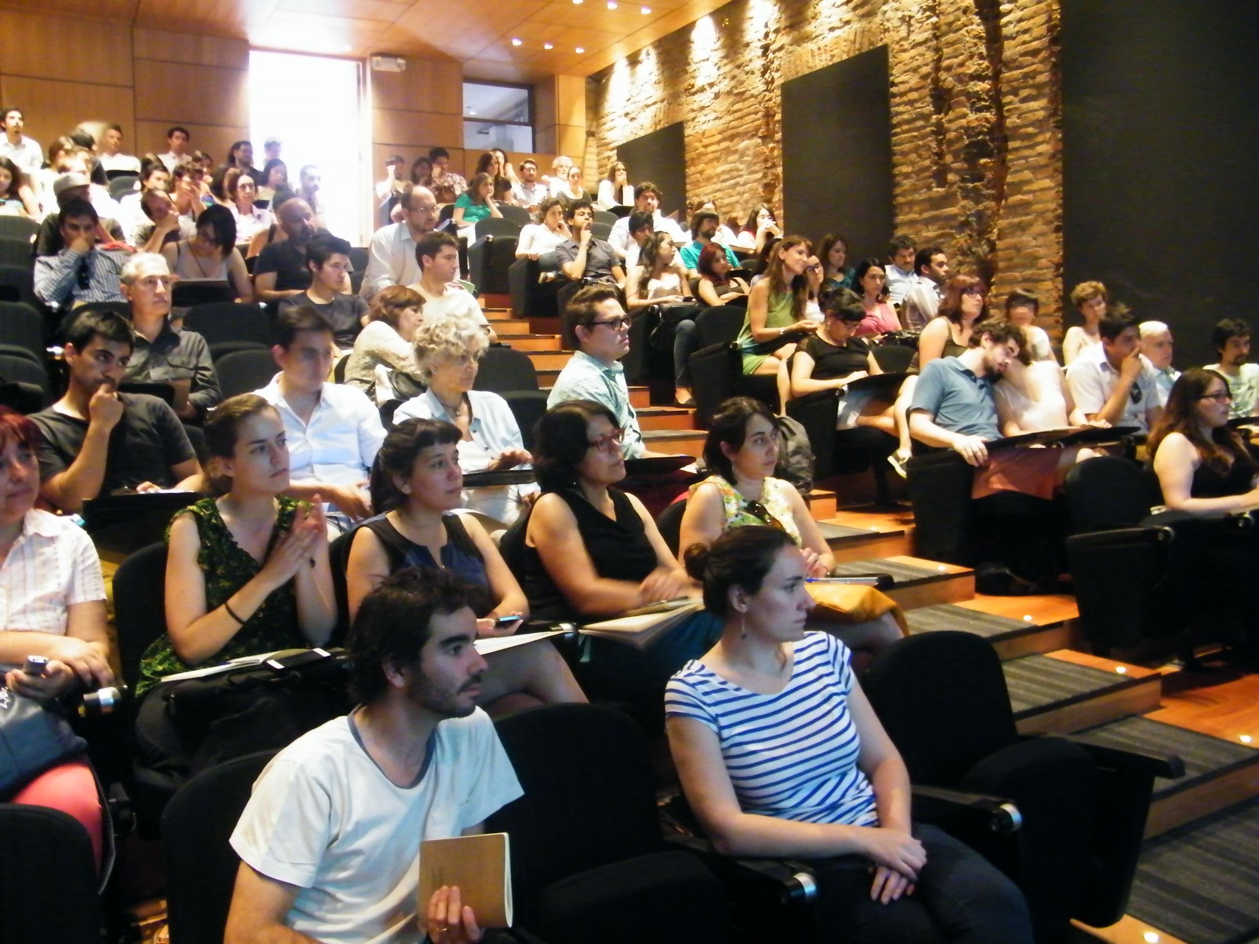 Gran cantidad de profesionales, estudiantes y autoridades asistieron al evento.