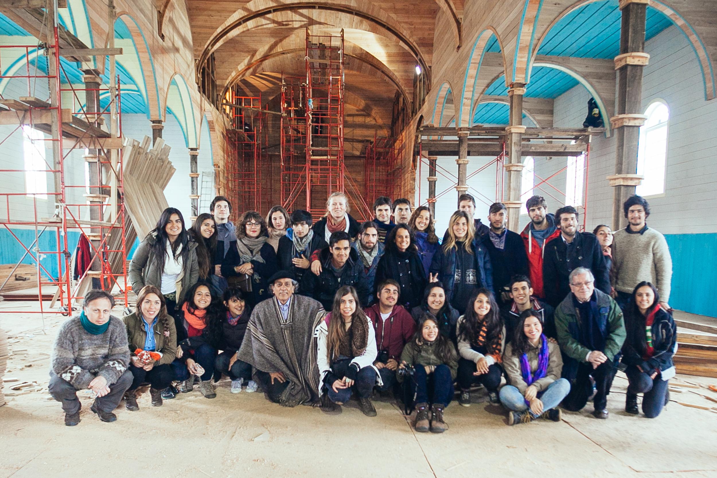 Equipo de Programa Chiloé en una de las iglesias