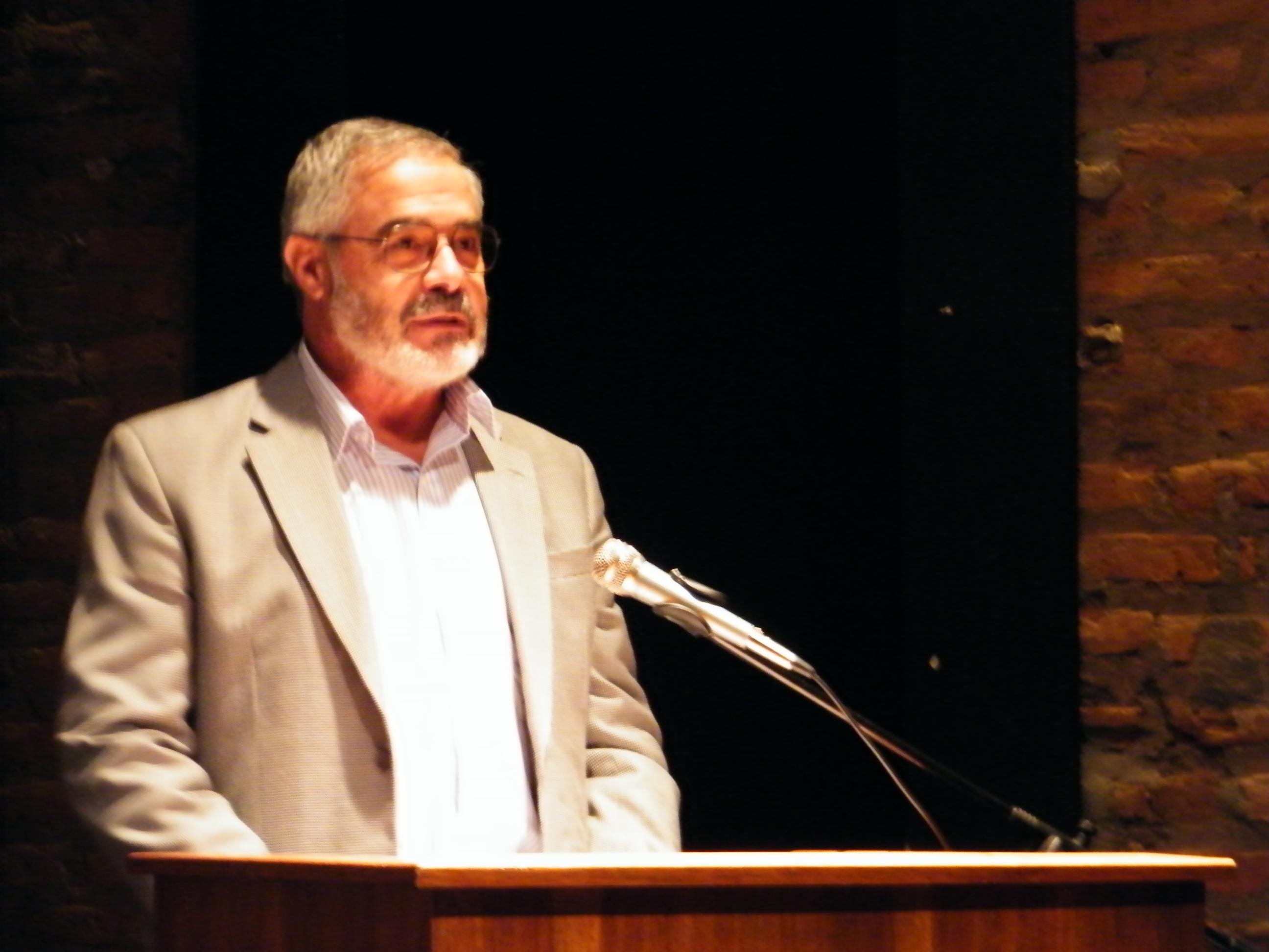 Profesor Francisco Ferrando, director Académico y de Relaciones Internacionales FAU